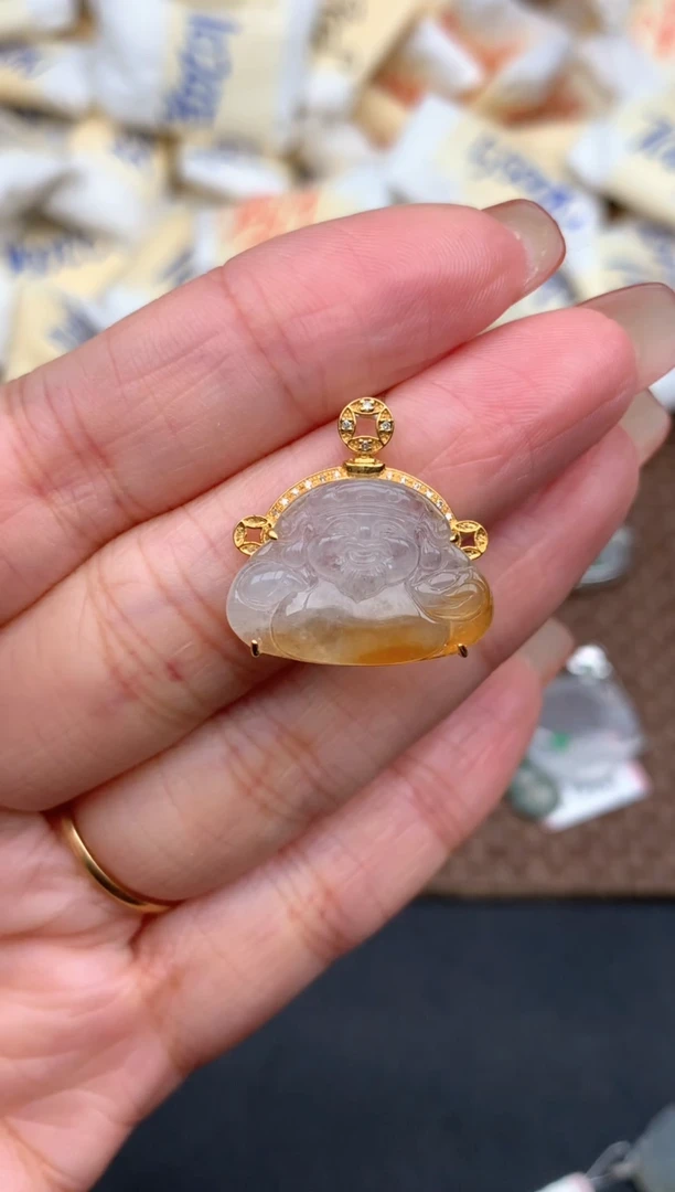 18K金镶嵌挂件翡翠一