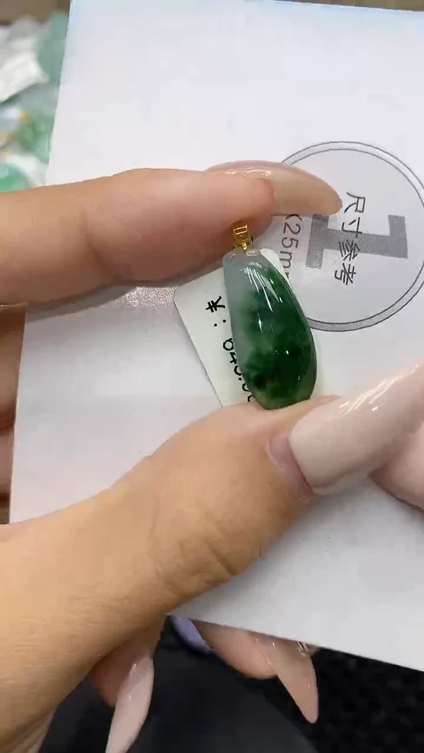 颈饰18K金镶嵌翡翠111111111111