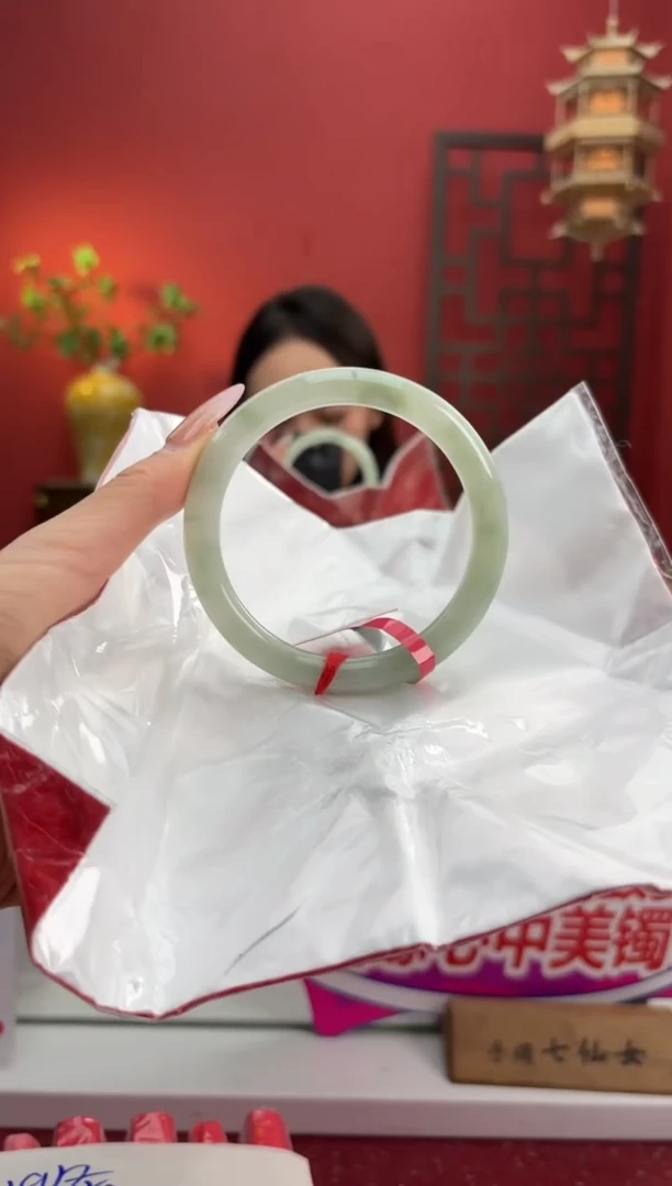 未镶嵌手镯（圆镯）翡翠翡翠手镯