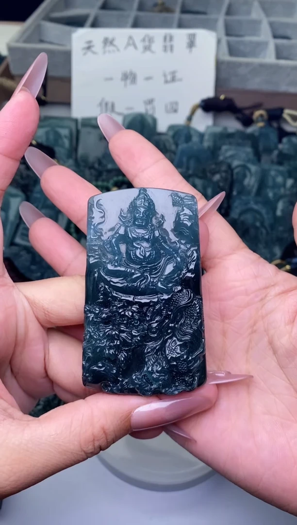 颈饰未镶嵌翡翠