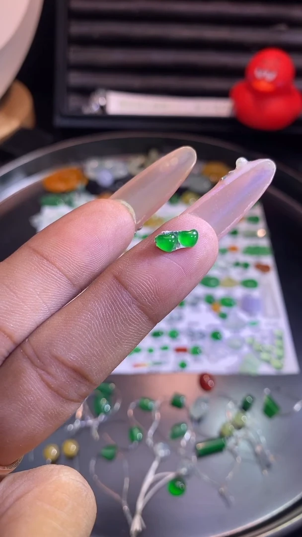 翡翠挂件未镶嵌爱心