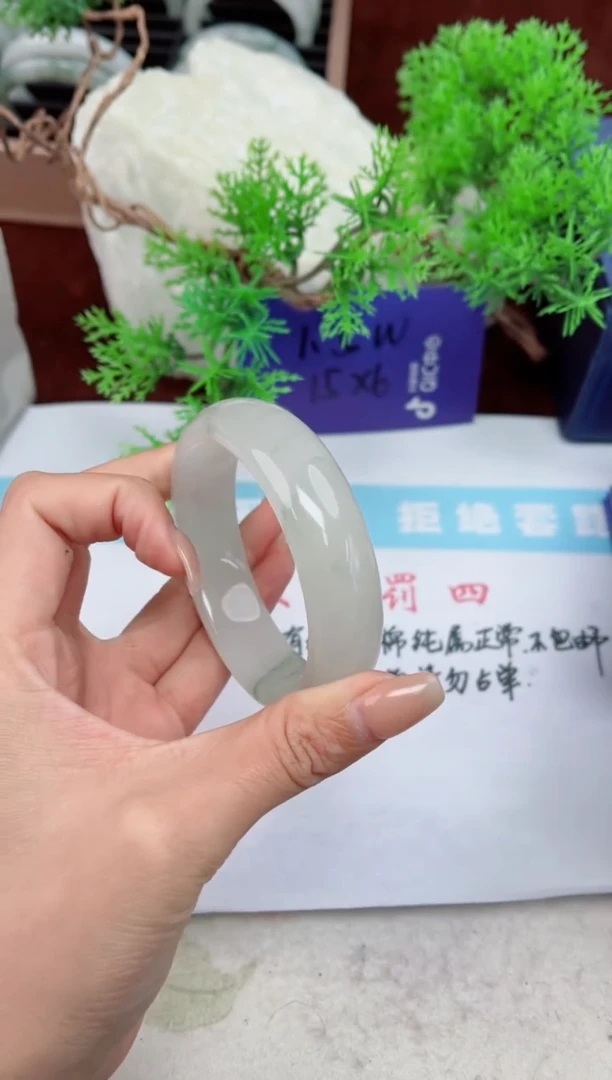 【闪购商品】石英质玉手镯未镶嵌193