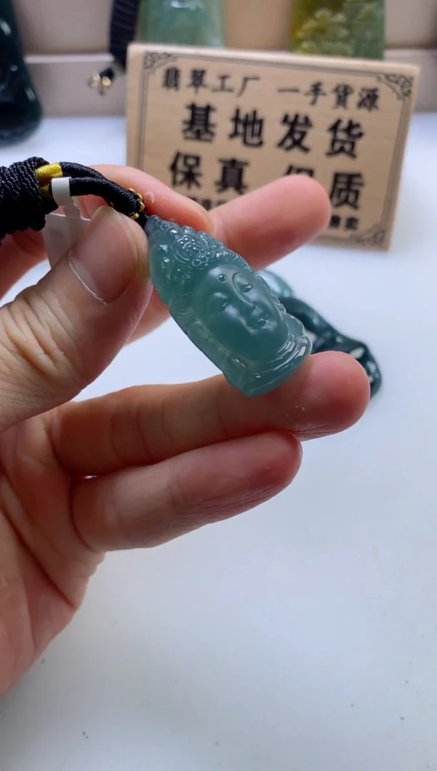 颈饰未镶嵌翡翠