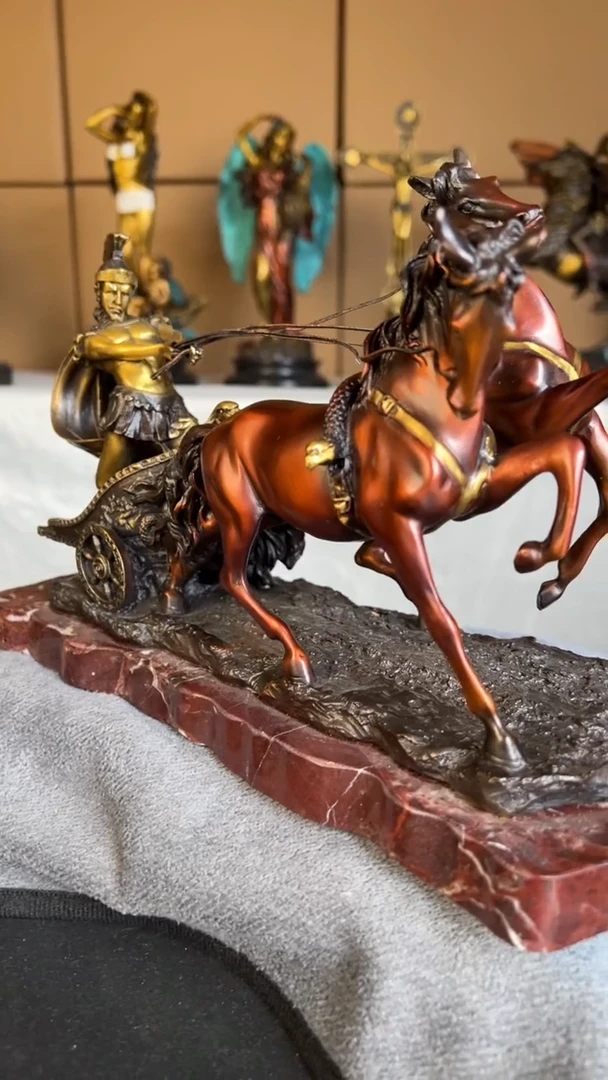 精铜材质精美雕塑