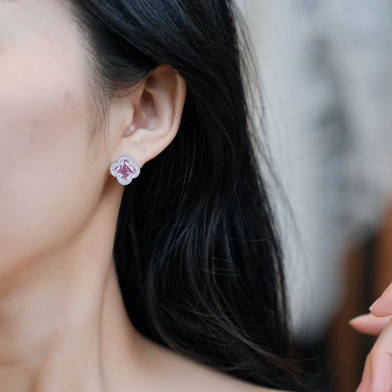 铜合金耳饰 粉色四叶草耳钉新款2025爆款耳环秋冬高级感独特小众