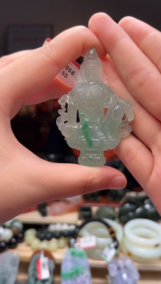 颈饰未镶嵌翡翠瓜吊坠