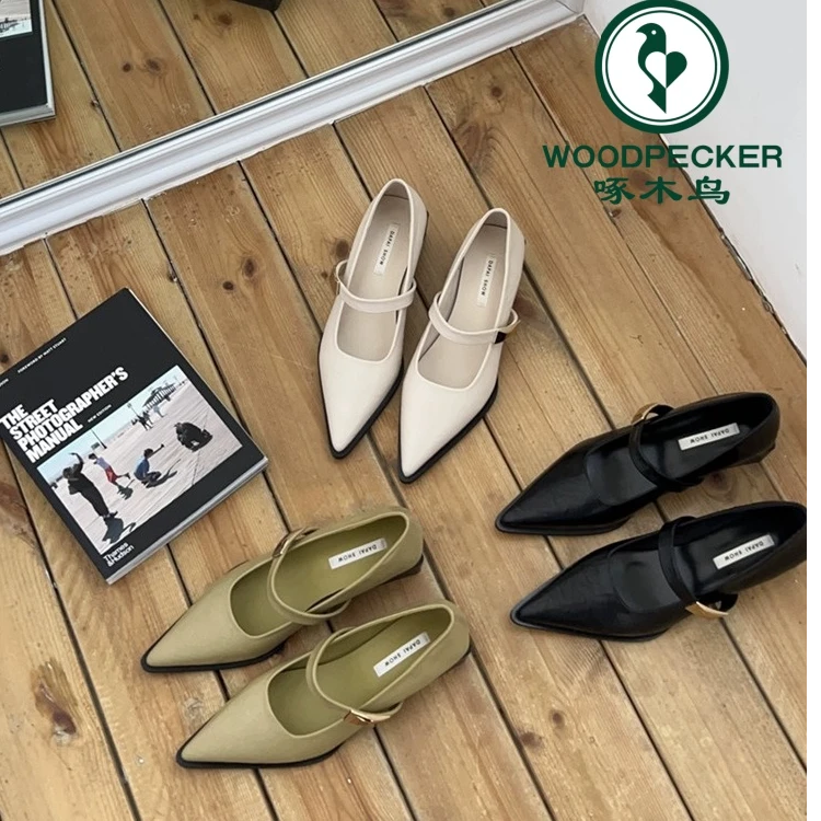 啄木鸟粗跟尖头单鞋女2025款法式中跟小皮鞋魔术贴一字带玛丽珍鞋
