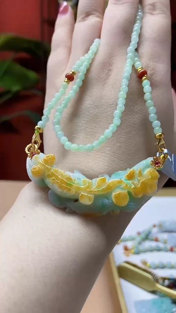 颈饰未镶嵌翡翠吊坠