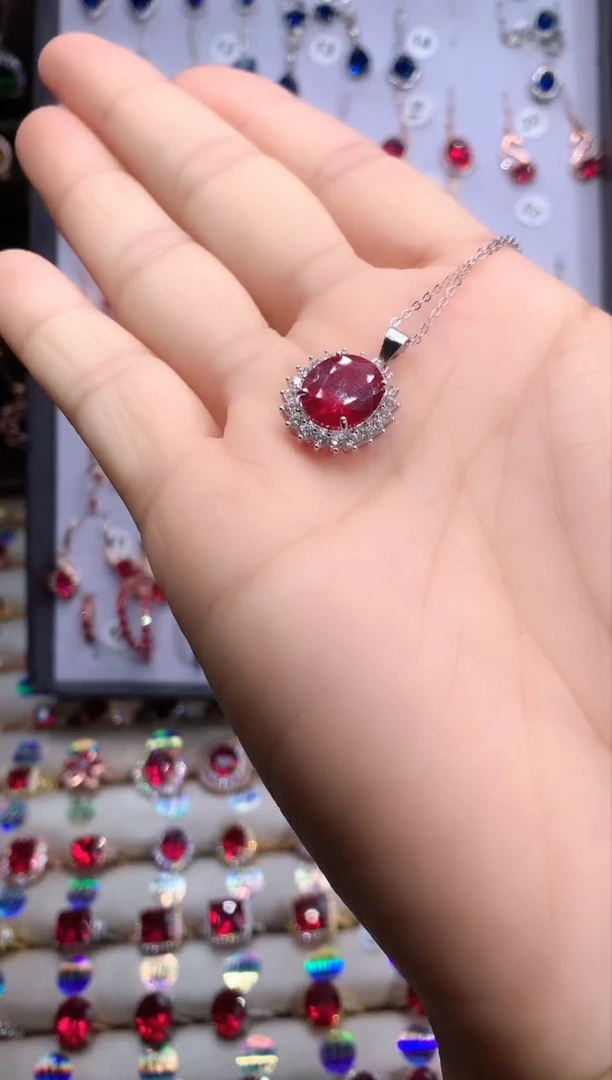 【闪购商品】红宝石吊坠(赠链)银S925镶嵌银色