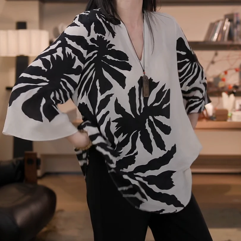 25年新款夏季轻薄印花七分袖气质V领上衣