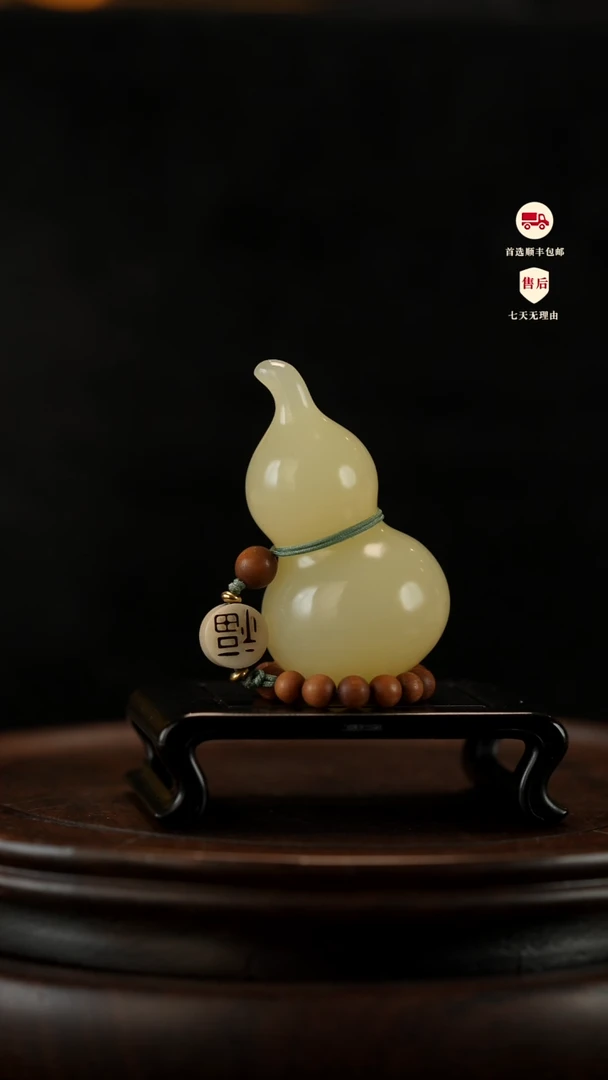 云南石竹叶青雕刻：手捻福禄手把件摆件