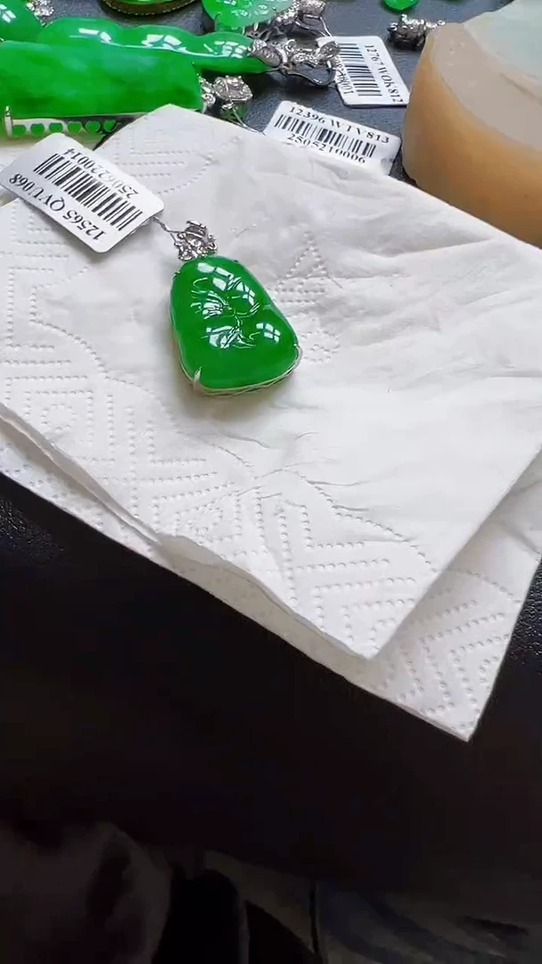 颈饰18K金镶嵌翡翠S*y荷叶