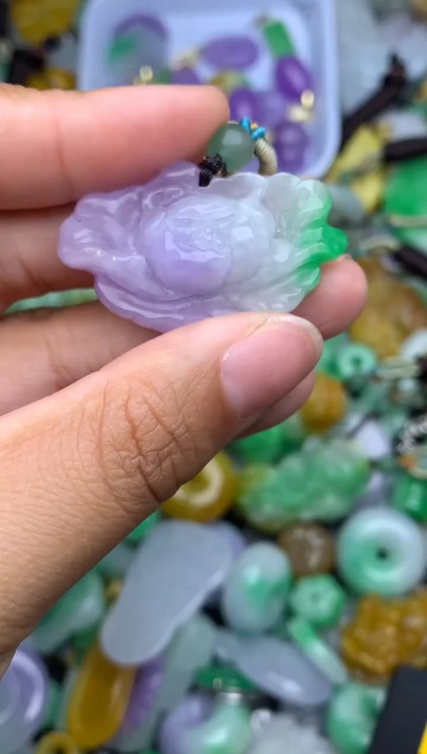 颈饰未镶嵌翡翠天然缅甸翡翠吊坠