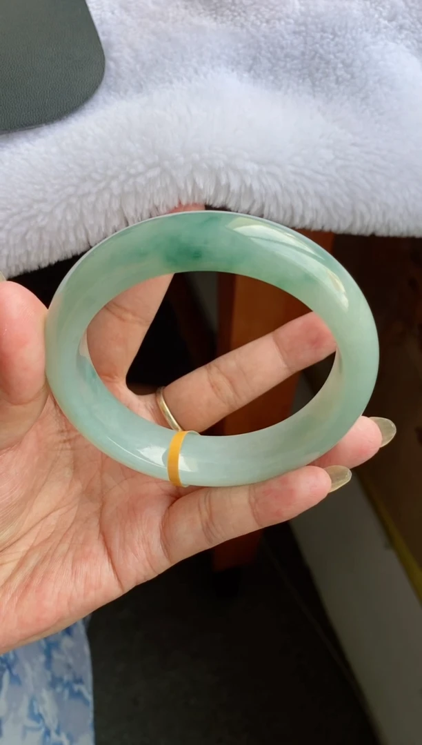 翡翠手镯未镶嵌S***a（老坑厚装冰胶飘花）8号