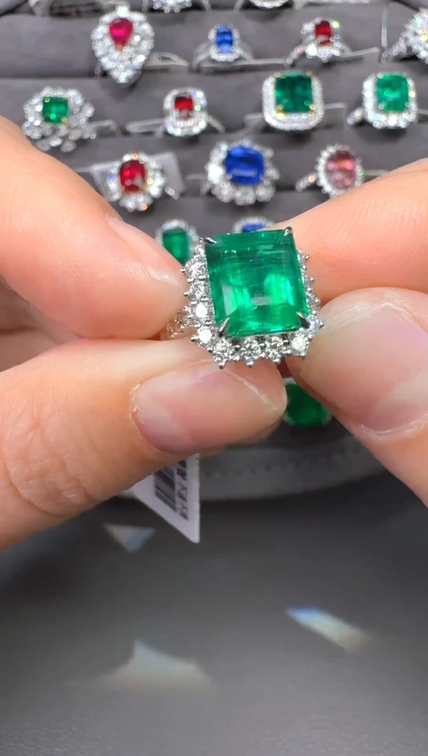 戒指18K金镶嵌祖母绿【闪购】3.76ct/七天鉴赏
