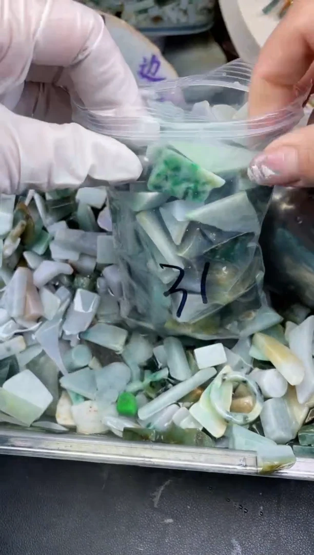 【闪购商品】翡翠颈饰未镶嵌天然翡翠中号500克31