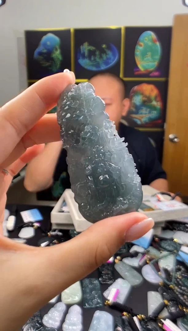 翡翠未镶嵌颈饰多样性发其一