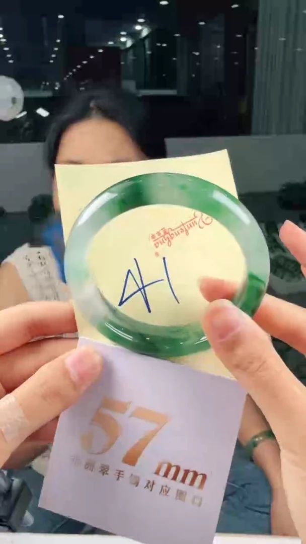 未镶嵌手镯石英质玉（非洲翠）有天然洒金亮片/矿点/棉线41