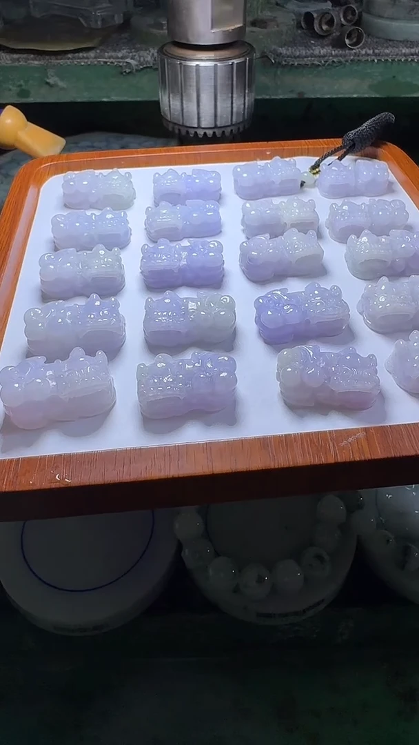 翡翠未镶嵌颈饰貔貅多样性发一件