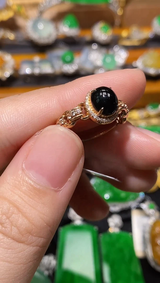 翡翠戒指18K金镶嵌翡翠