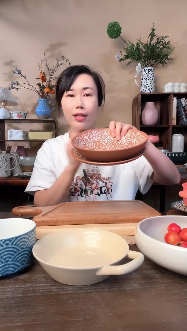 8英寸浮雕砖红碗盘微瑕