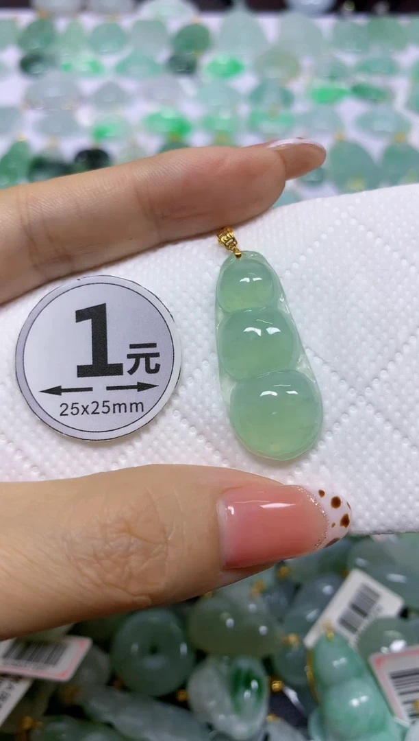 颈饰18K金镶嵌翡翠 天然翡翠A货
