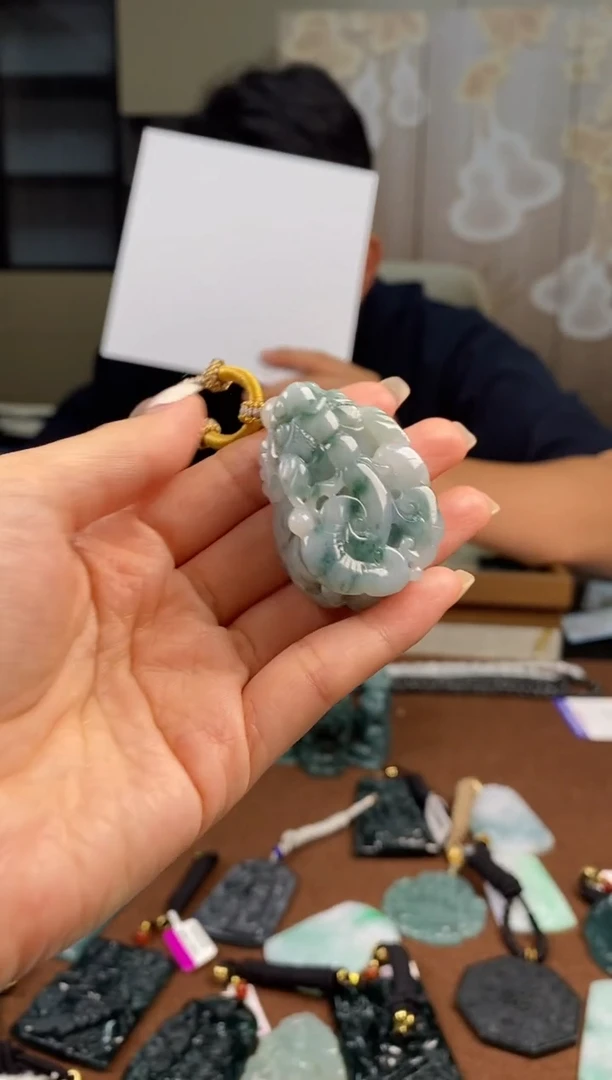 颈饰未镶嵌翡翠大*哥 多样性发其一