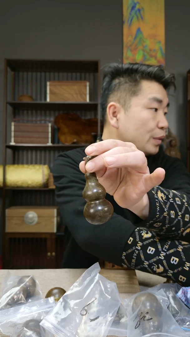 金丝楠w****c金丝楠木绿料留疤葫芦把件