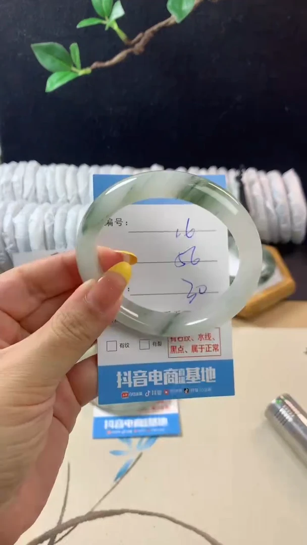 石英质玉手镯未镶嵌j16