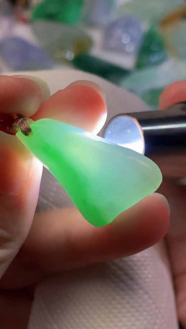 翡翠未镶嵌颈饰