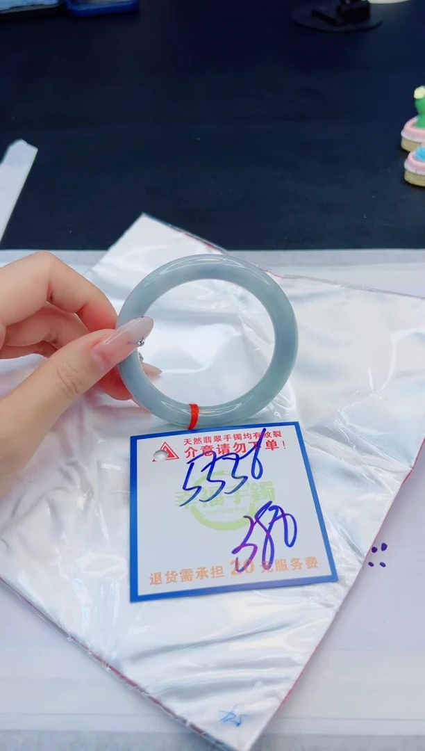 【闪购商品】翡翠手镯未镶嵌，质检证书图片色彩偏黑白