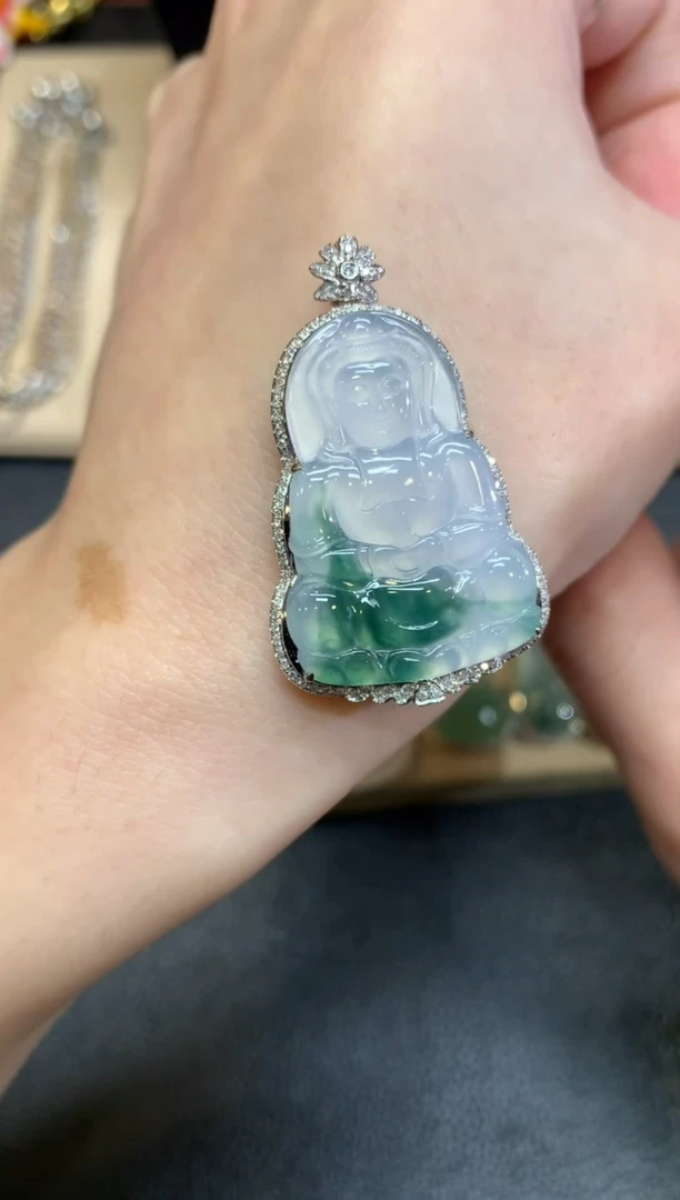 【闪购商品】翡翠颈饰18K金镶嵌观音【无服务费】