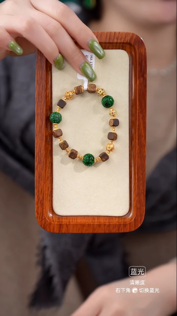 颈饰未镶嵌翡翠手串