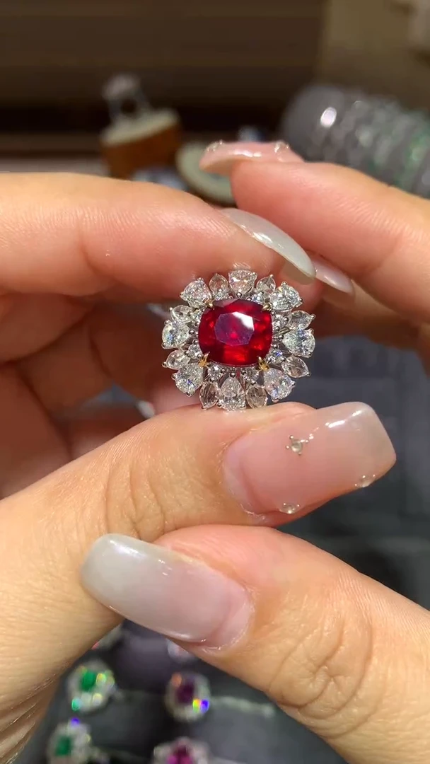 18K金镶嵌戒指红宝石3.26CT