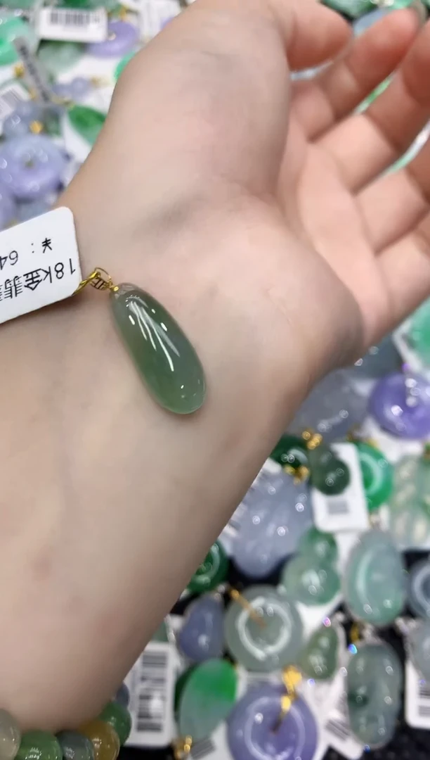 翡翠18K金镶嵌颈饰111111111111