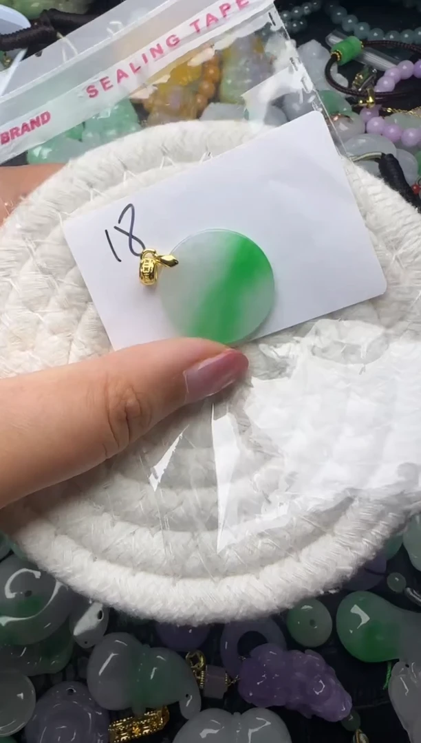 颈饰未镶嵌翡翠缅甸翡翠吊坠