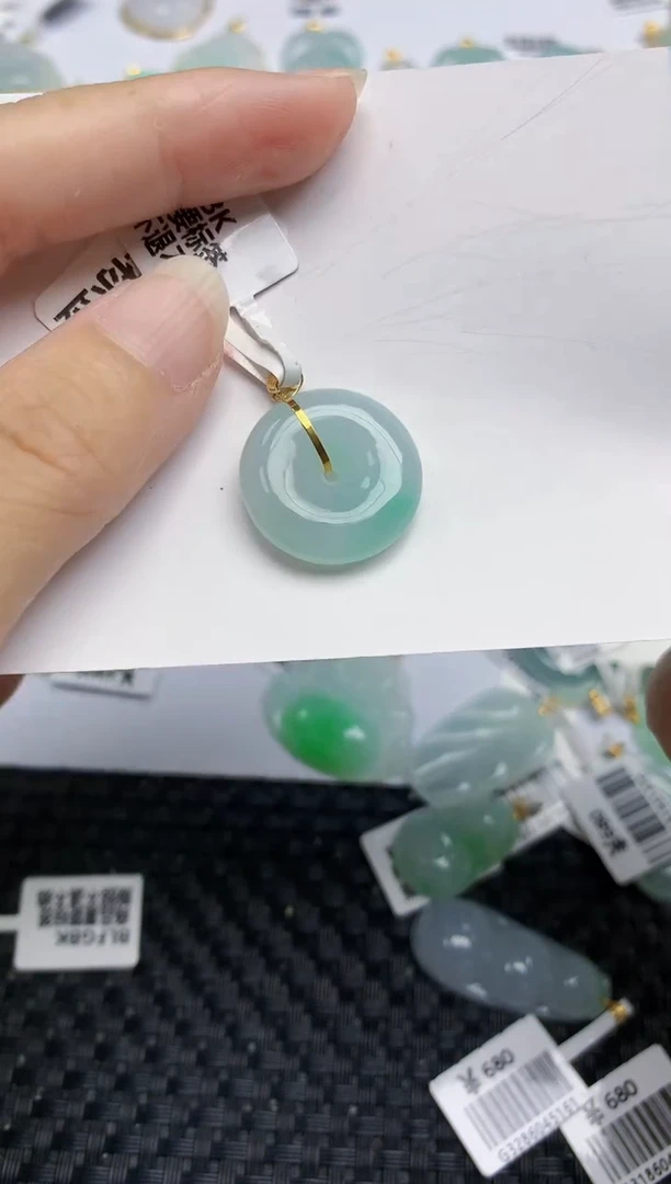 翡翠18K金镶嵌颈饰天然翡翠A货