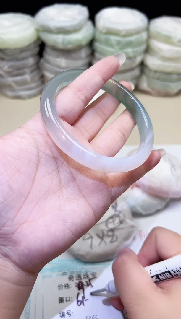 手镯玛瑙/玉髓未镶嵌86