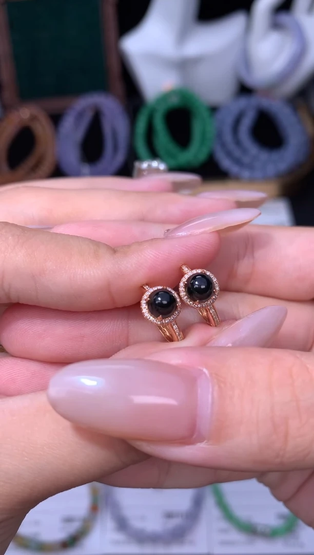 颈饰18K金镶嵌翡翠48小时鉴赏期 退货不扣服务费