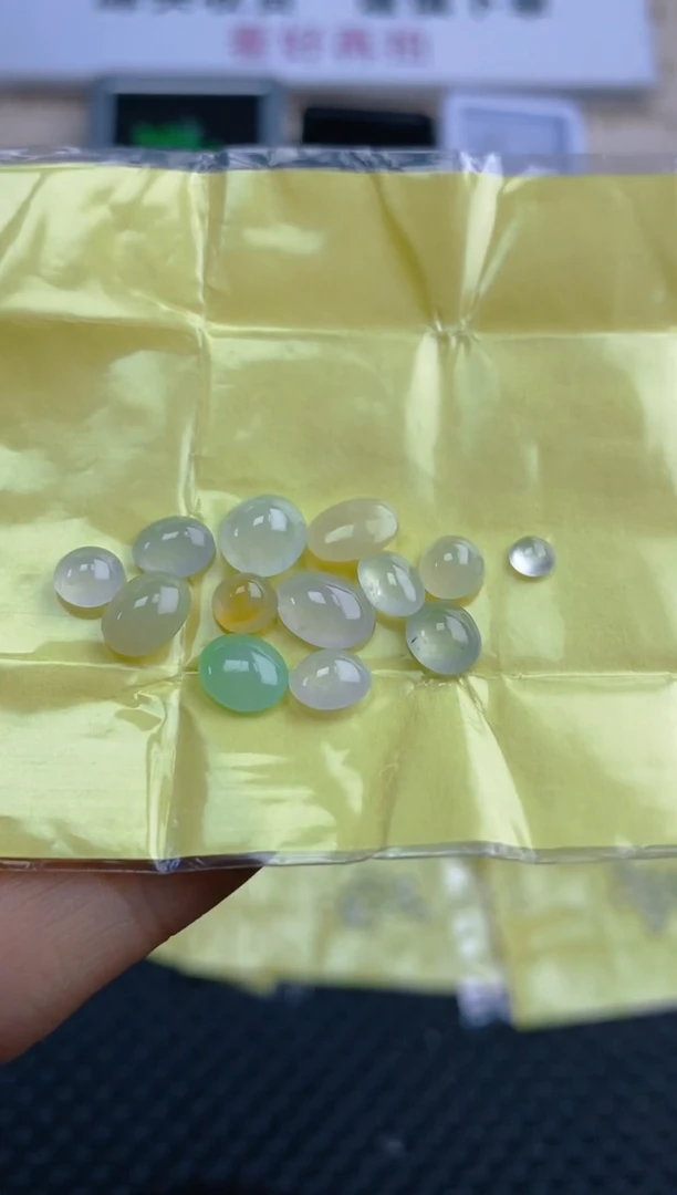 定制翡翠未镶嵌天然翡翠蛋面71