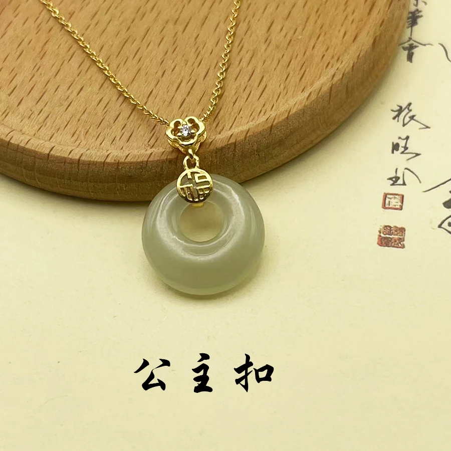 天然和田玉公主扣福字吊坠925银高贵典雅百搭送图中的项链