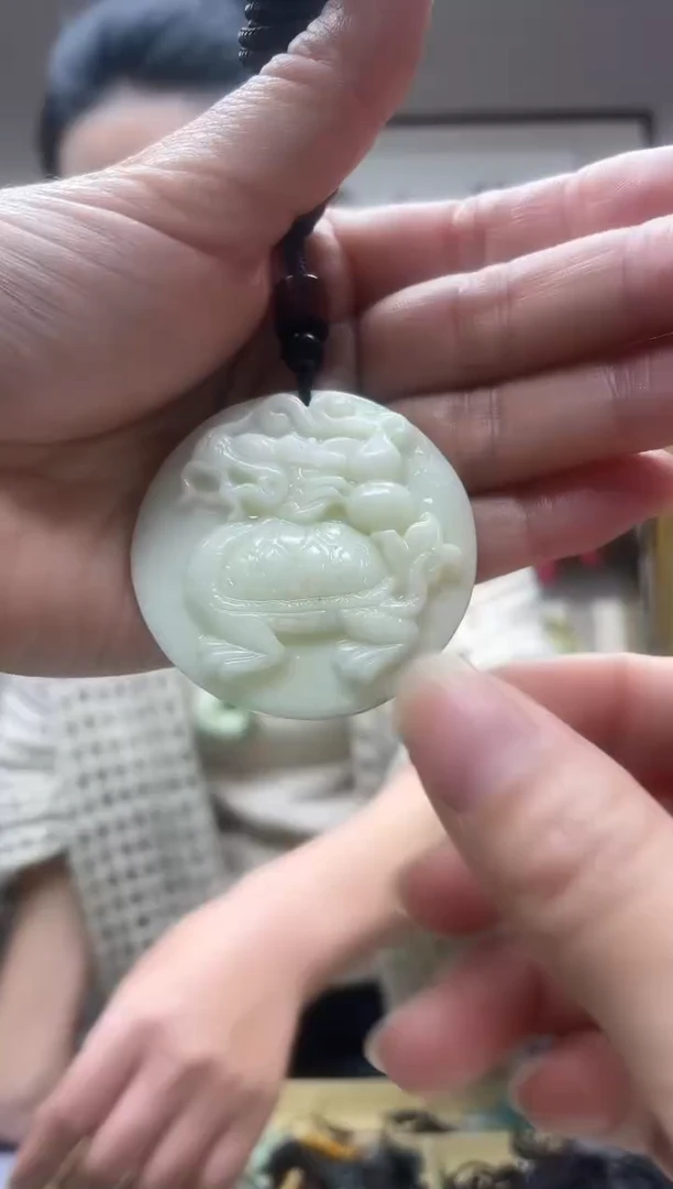 未镶嵌岫玉吊坠·