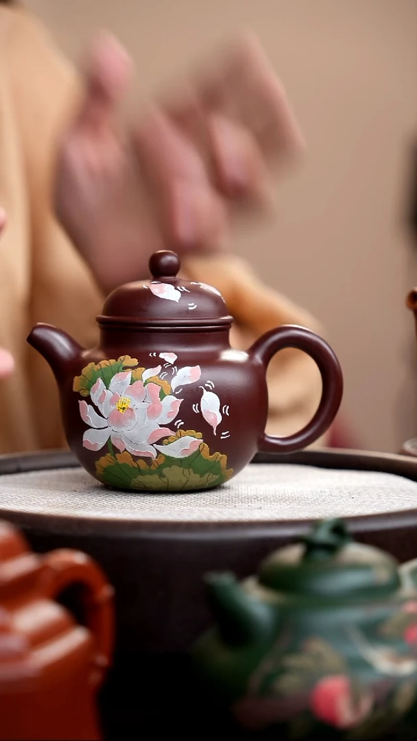 茶壶紫砂紫脂泥掇球泥绘荷花