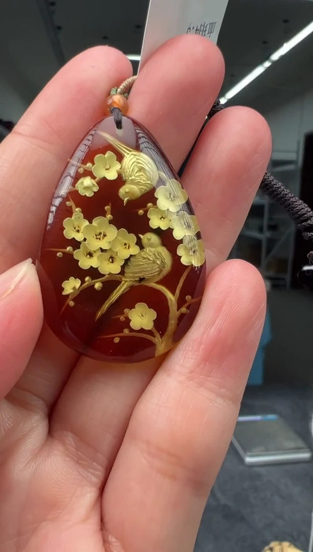 未镶嵌颈饰琥珀吊坠