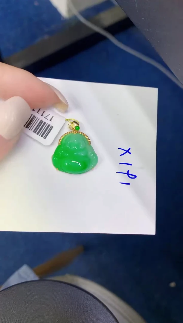 颈饰18K金镶嵌翡翠缅甸天然翡翠A货