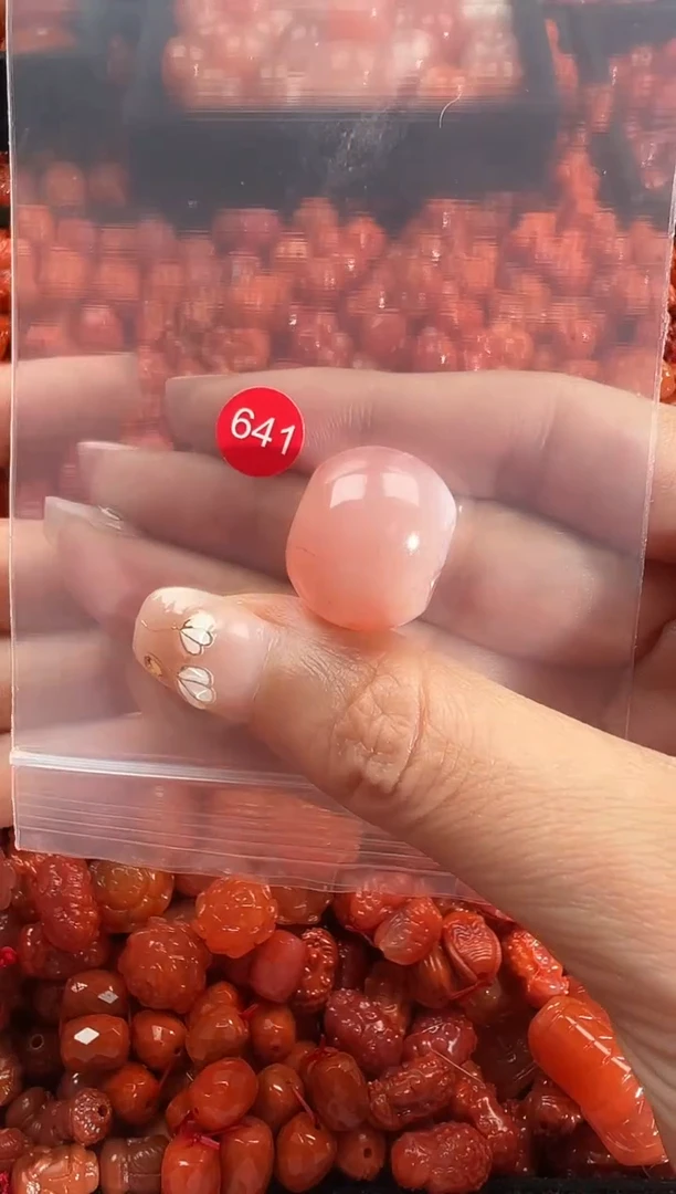 颈饰未镶嵌南红玛瑙1