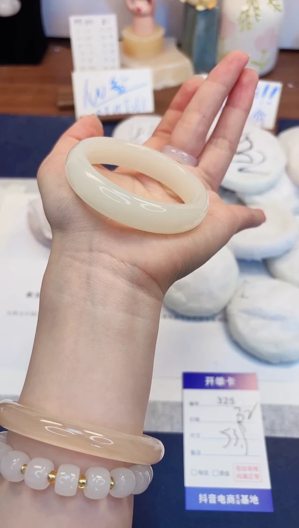 【闪购商品】石英质玉手镯未镶嵌325-玉兰白-圈口54
