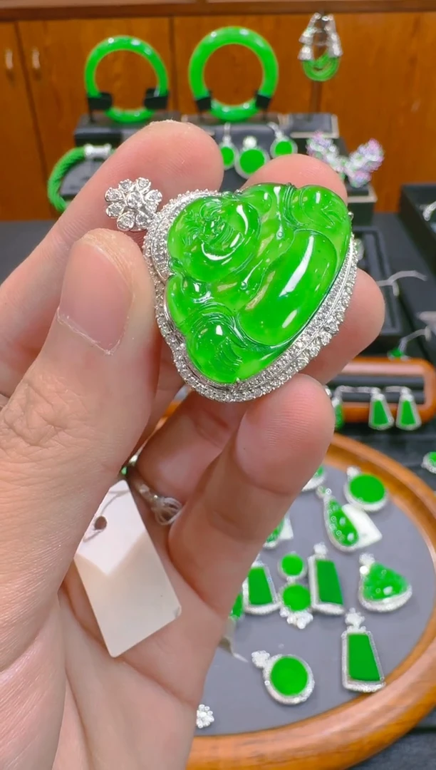 【闪购商品】翡翠吊坠(赠链)18K金镶嵌天然A货翡翠