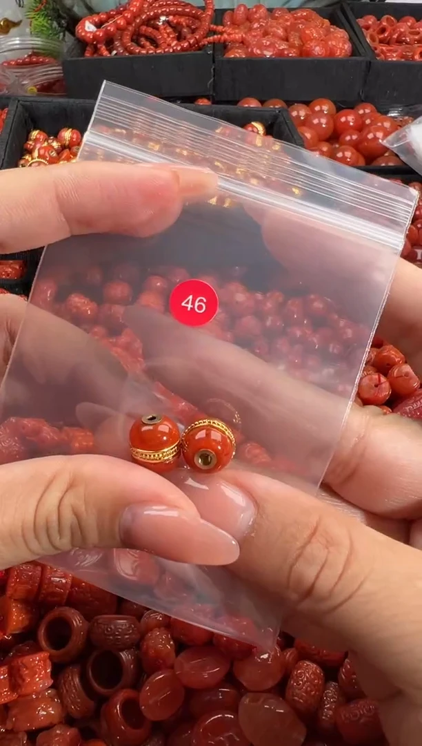 南红玛瑙未镶嵌颈饰1