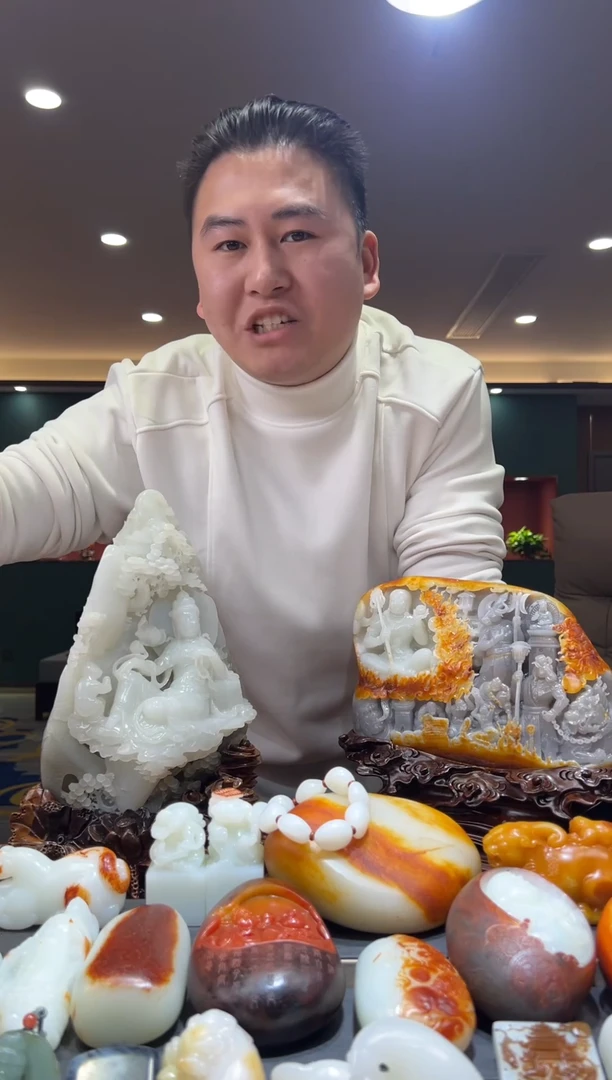 未镶嵌和田玉把件人**姐和田玉